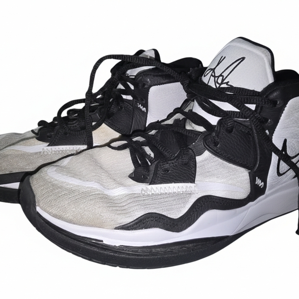 Nike Kyrie Infinity Basketball Court shoes men's size 7.5 black/white